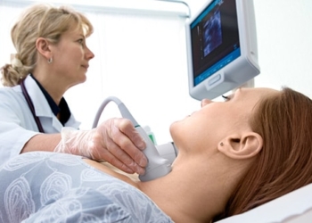 Was ist Kehlkopfkrebs? Ursachen, Symptome, Diagnose und Therapie