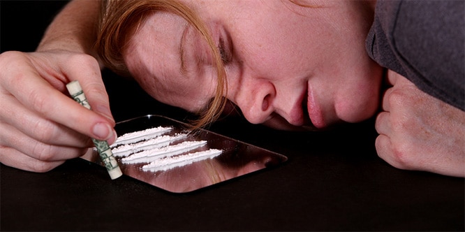 You are currently viewing What is cocaine? Side effects, addiction, overdose and treatment