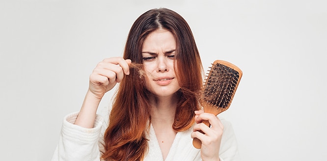 Вы сейчас просматриваете Выпадение волос: причины, методы профилактики и лечение
